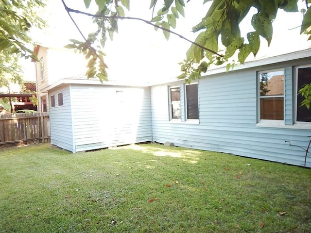 exterior space featuring a lawn