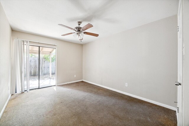 unfurnished room featuring ceiling fan and carpet flooring