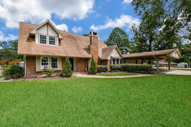 view of front of home featuring a front lawn