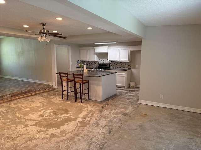 712 S Blackwell St, La Porte, TX 77571 - kitchen with baseboards, a ceiling fan, electric range, dark countertops, and recessed lighting