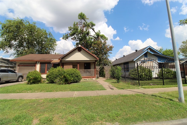 view of front of house with a front lawn