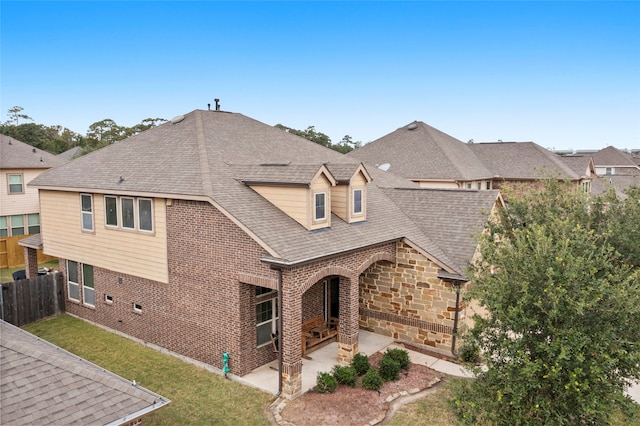 view of front of property featuring a patio area