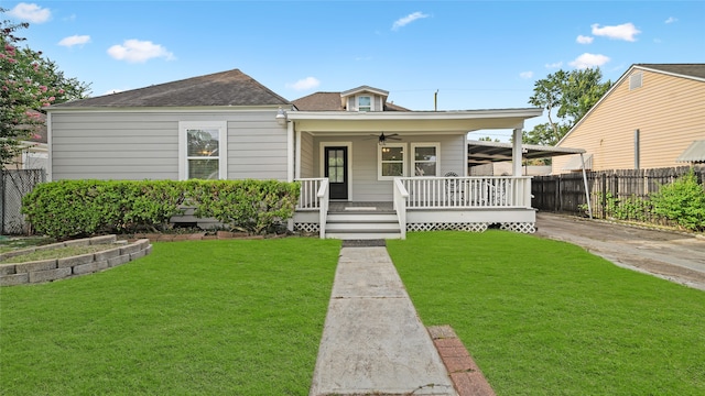 bungalow-style house with ceiling fan, covered porch, and a front yard