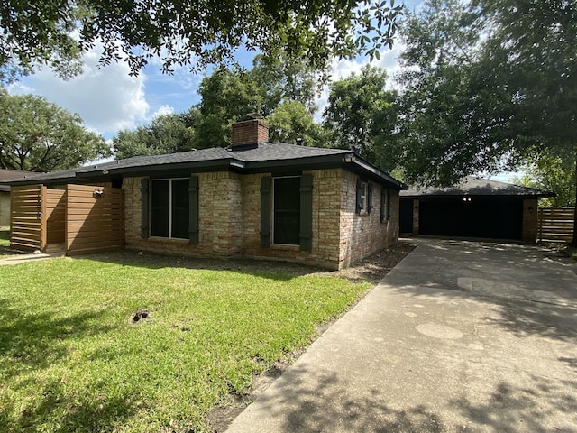 view of front of property with a front lawn