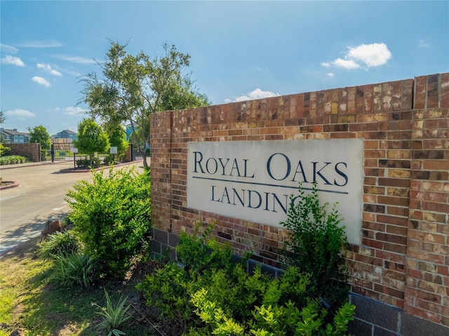 view of community / neighborhood sign