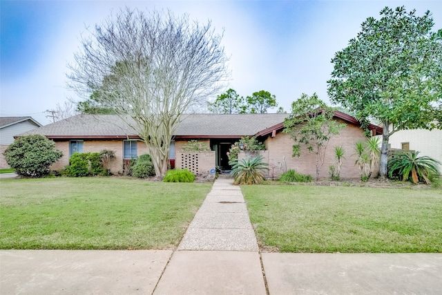 view of front of property with a front yard