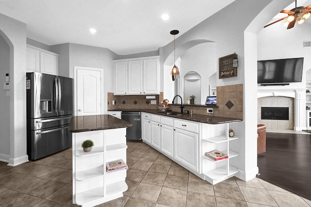 kitchen featuring light hardwood / wood-style flooring, tasteful backsplash, sink, stainless steel fridge with ice dispenser, and kitchen peninsula