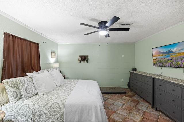130 Green Acres Loop, Bastrop, TX 78602 - bedroom with crown molding, a ceiling fan, a textured ceiling, baseboards, and visible vents