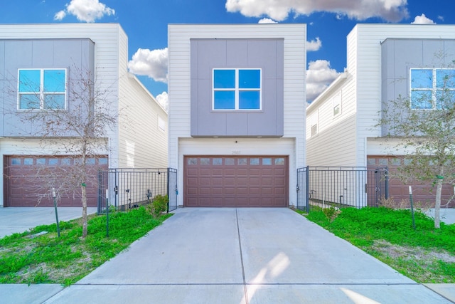 view of front facade featuring a garage