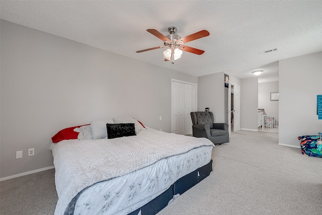 bedroom featuring a textured ceiling, ceiling fan, and a closet