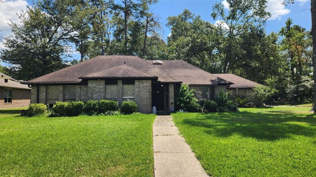 view of front of property with a front lawn