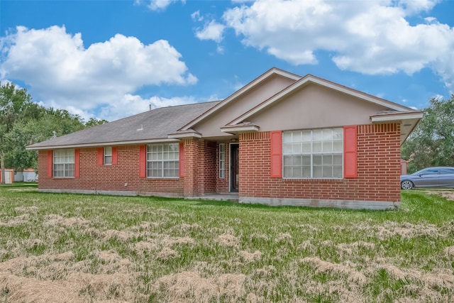 single story home featuring a front lawn