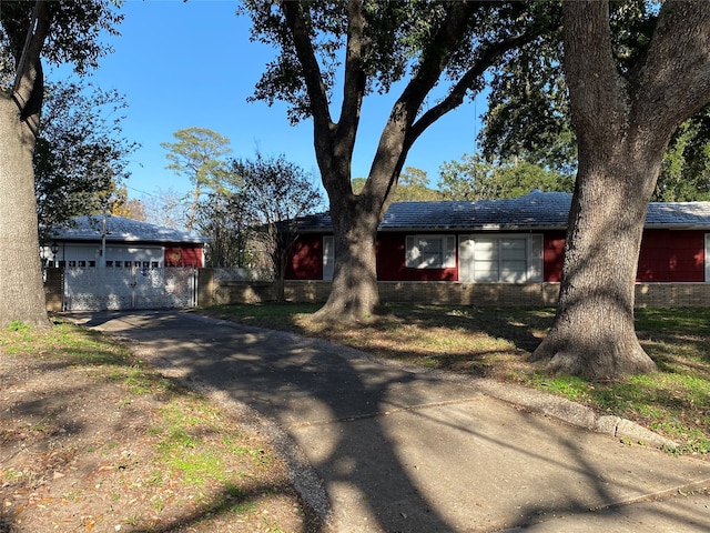 single story home featuring a garage