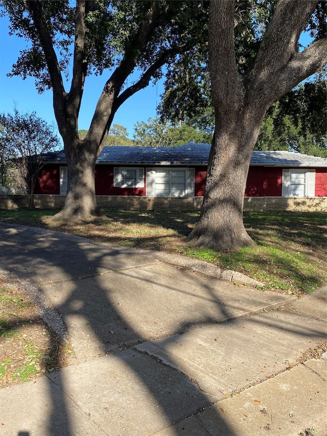 view of front of property