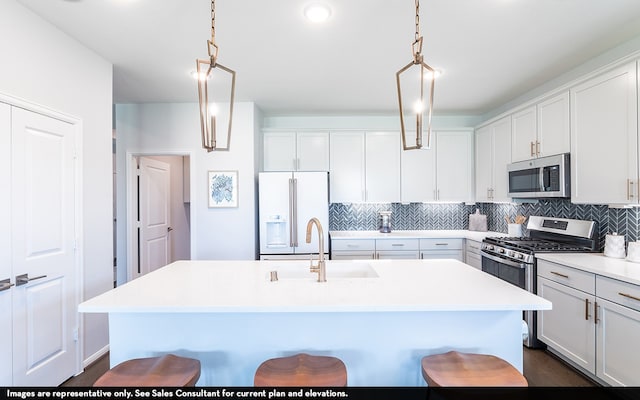 kitchen with stainless steel appliances, decorative backsplash, a kitchen island with sink, pendant lighting, and a kitchen breakfast bar