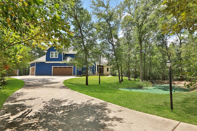 view of front of house featuring a front lawn and a garage