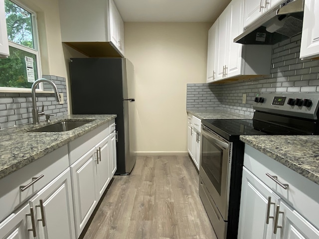 kitchen with light wood-type flooring, backsplash, white cabinets, sink, and stainless steel appliances