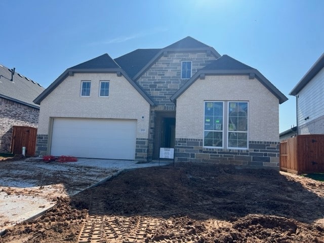 view of front property featuring a garage