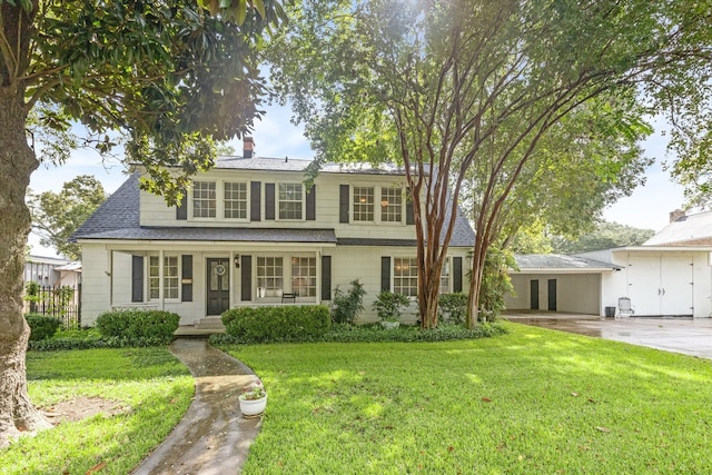 view of front facade featuring a front lawn and covered porch