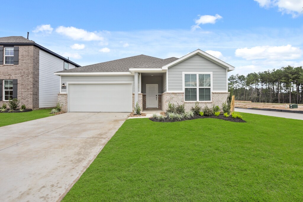 view of front of property featuring a garage and a front yard
