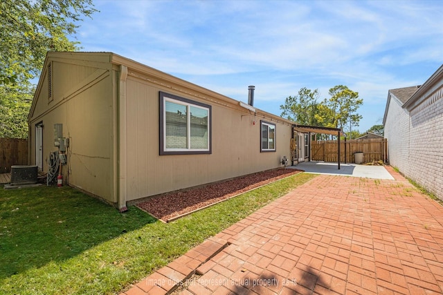 11835 Sandpiper Dr, Houston, TX 77035 - view of side of home featuring a patio and cooling unit