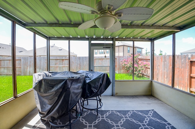 sunroom / solarium with ceiling fan