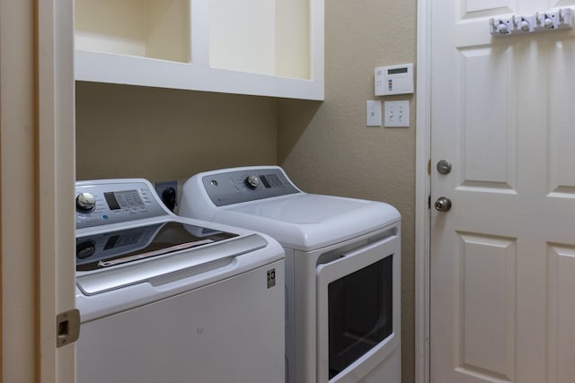 laundry room with laundry area and washer and clothes dryer