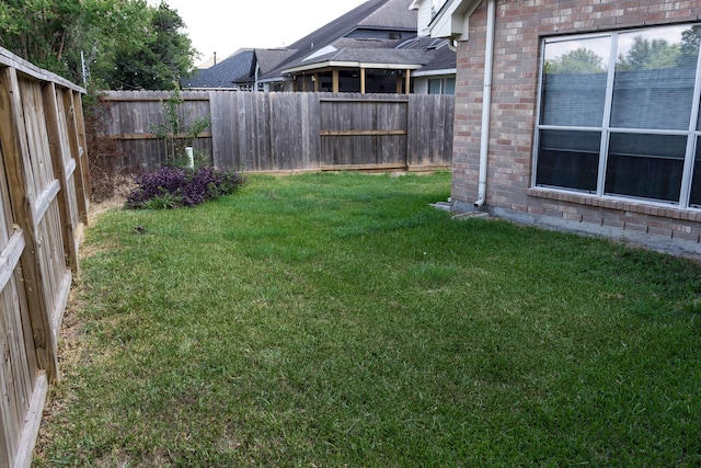 view of yard featuring a fenced backyard