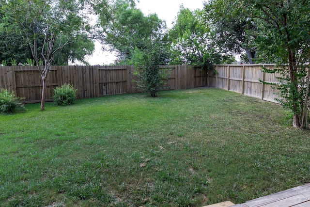 view of yard featuring a fenced backyard