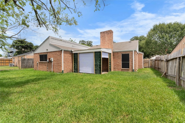 back of house featuring a yard