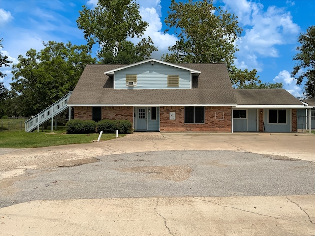 view of front of property