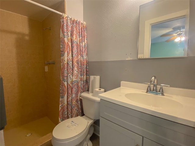 bathroom featuring ceiling fan, toilet, curtained shower, and vanity