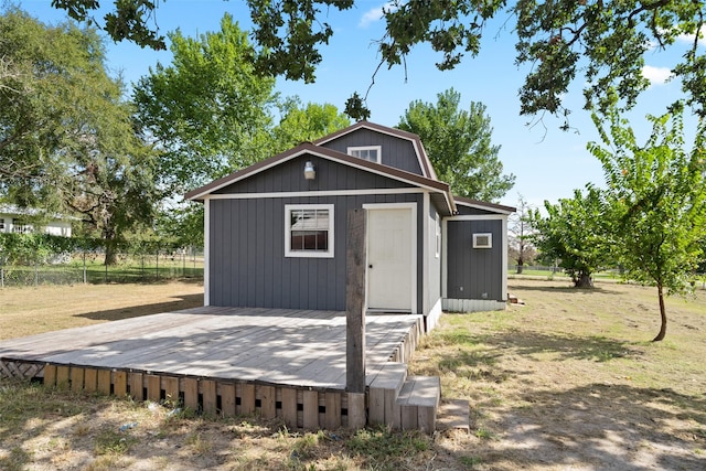 view of outdoor structure with an outdoor structure and fence