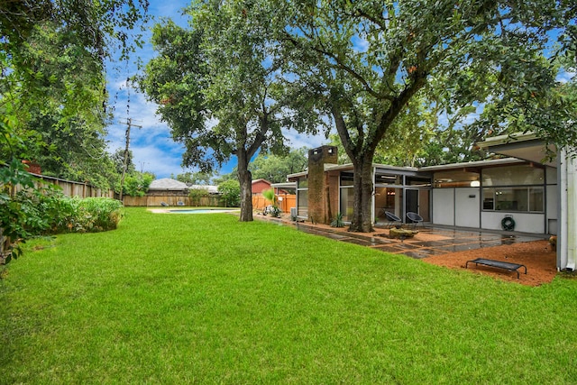 view of yard featuring a patio area