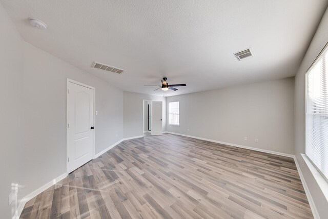 unfurnished room featuring light hardwood / wood-style floors and ceiling fan