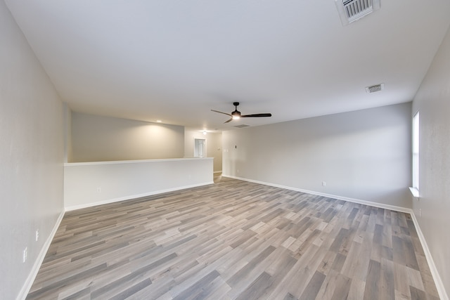 unfurnished room featuring light wood-type flooring and ceiling fan