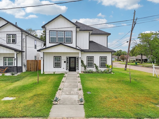 view of front of home featuring a front lawn