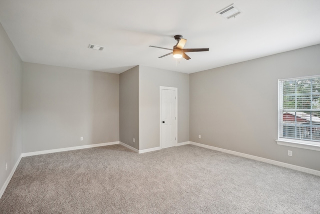 unfurnished room with light carpet and ceiling fan