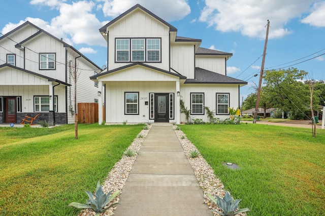 view of front facade with a front yard