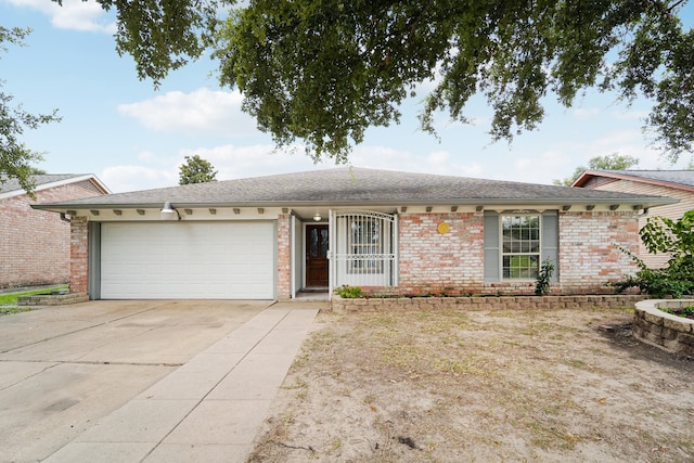 Listing photo 3 for 11310 Gladefield Dr, Houston TX 77099