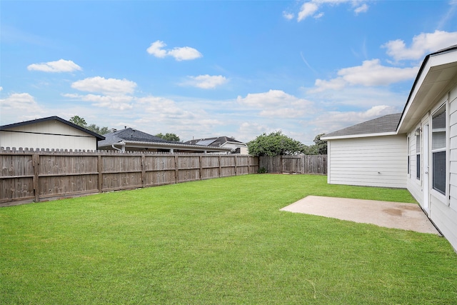 view of yard featuring a patio