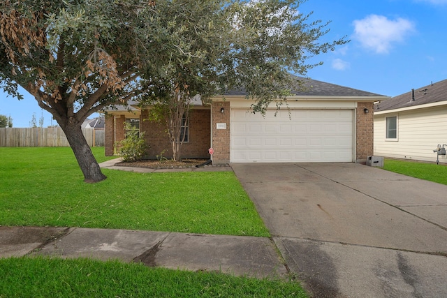 view of front facade featuring a garage and a front yard