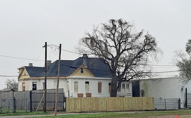 view of front of property