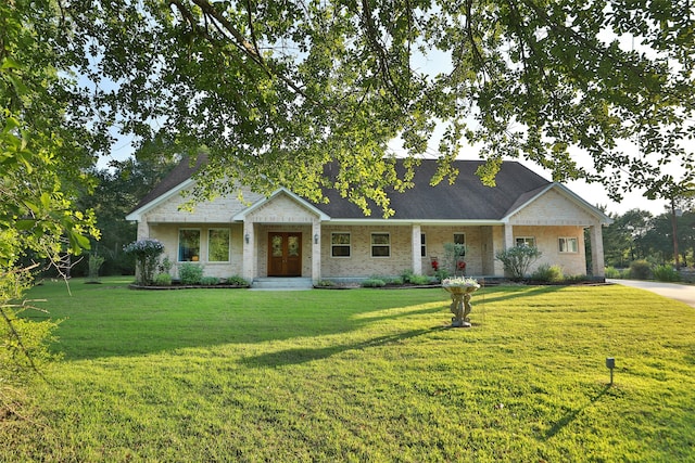 craftsman house with a front lawn