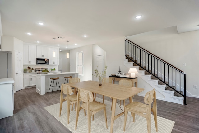 dining space with sink and hardwood / wood-style flooring