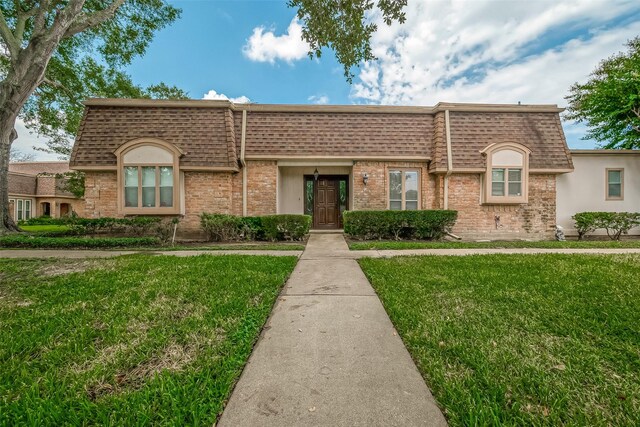 view of front of house with a front yard