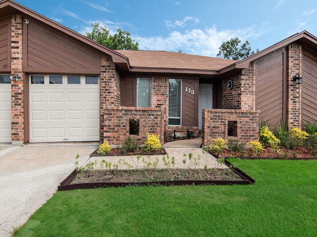 view of front of home with a garage and a front lawn