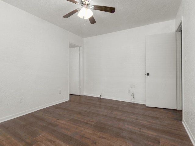 unfurnished bedroom featuring dark wood-type flooring, a textured ceiling, and ceiling fan