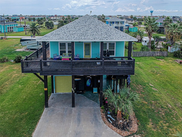 view of front facade featuring a front yard and a garage