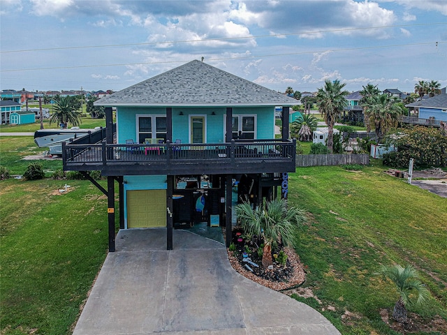 view of front of property featuring a front lawn, covered porch, and a garage